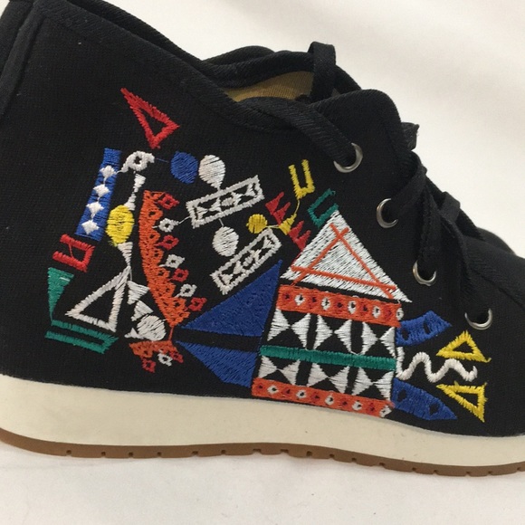 Womans canvas geometric embroidered cloth sneaker - Picture 3 of 6